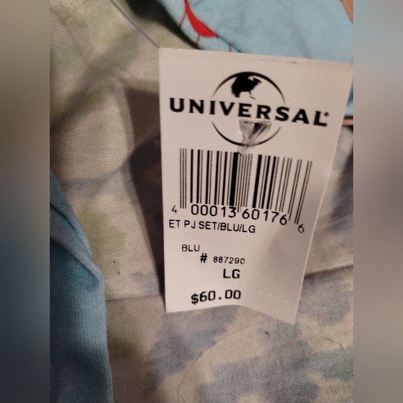 E.T. dressed up all over long sleeve pajama top. - Picture 3 of 3